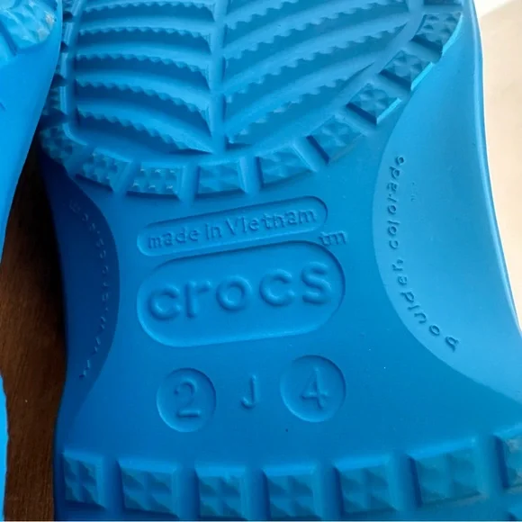 Crocs Kids Unisex Blue Outside With Black Warm Fuzzy Lining Material Size J4 2 - Picture 7 of 11